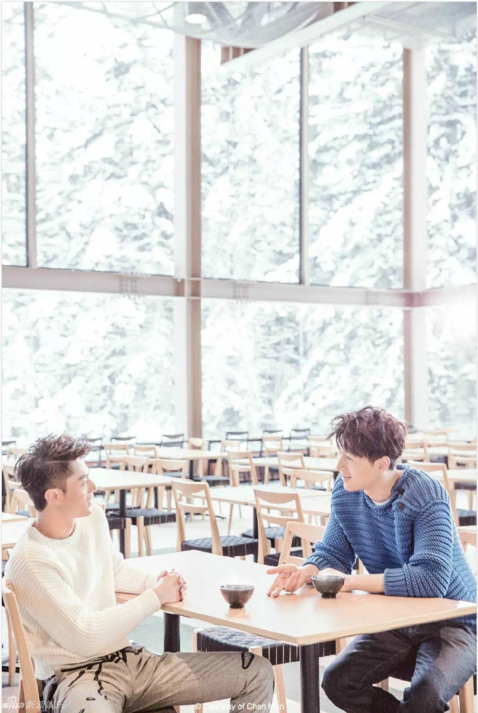 组图:胡歌霍建华登《芭莎》 男神CP基情满满