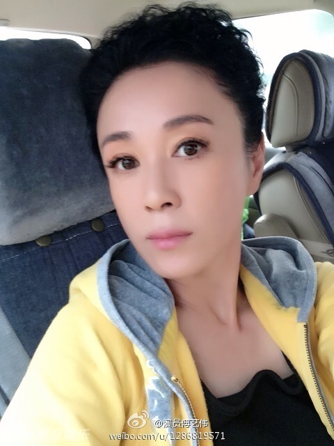 傅艺伟吸食冰毒尿检阳性 容留其他2人吸毒