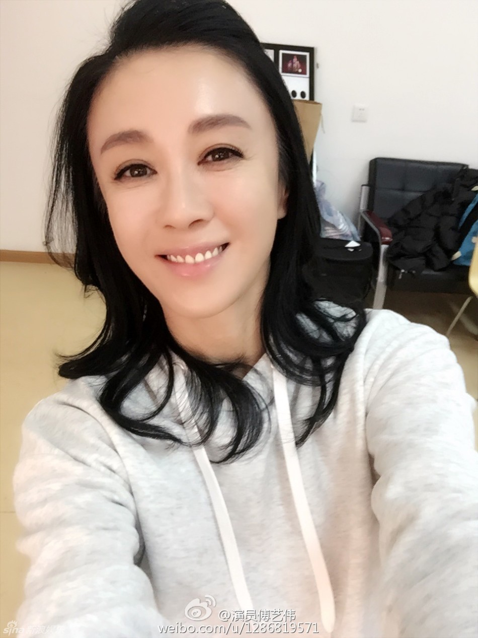 傅艺伟吸食冰毒尿检阳性 容留其他2人吸毒