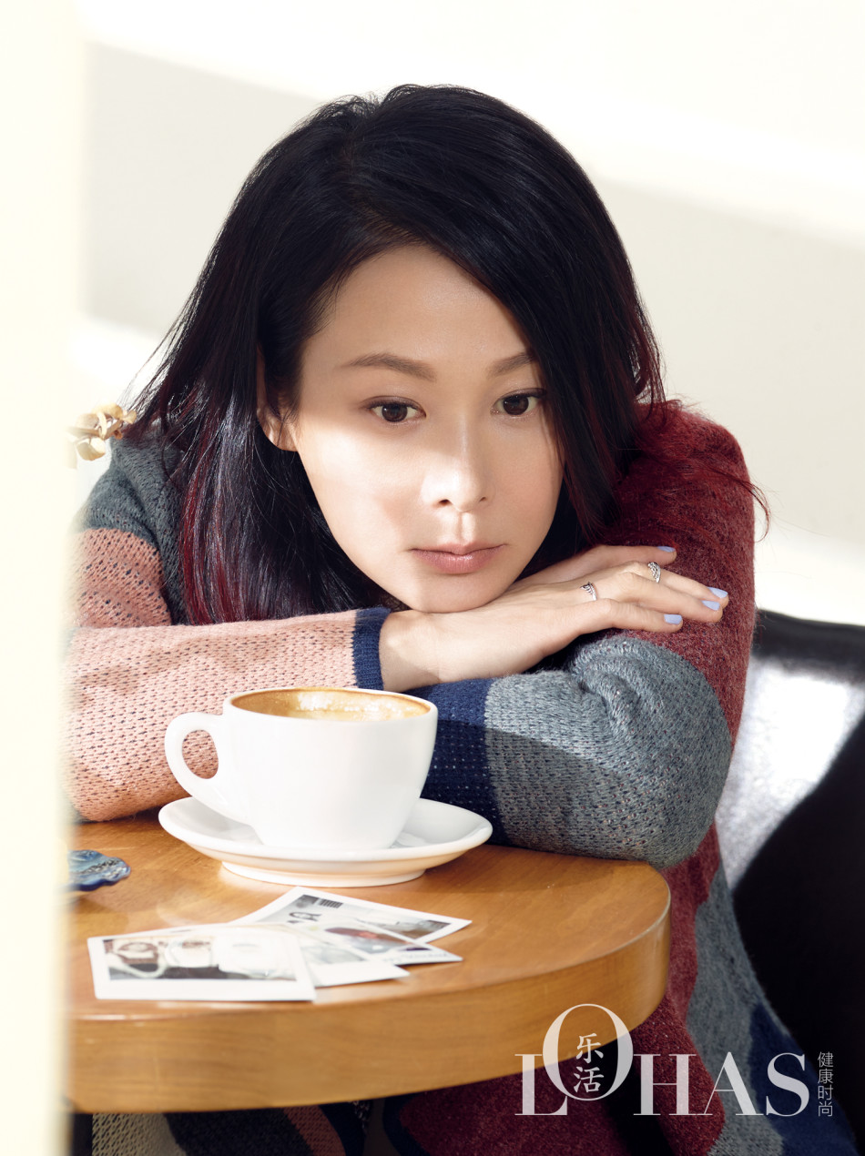 03 10:17:41 5 7 新浪娱乐讯 刘若英全新春季写真曝光,照片中刘若英