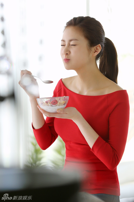 韩国美女演员姜素拉