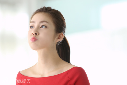 韩国美女演员姜素拉