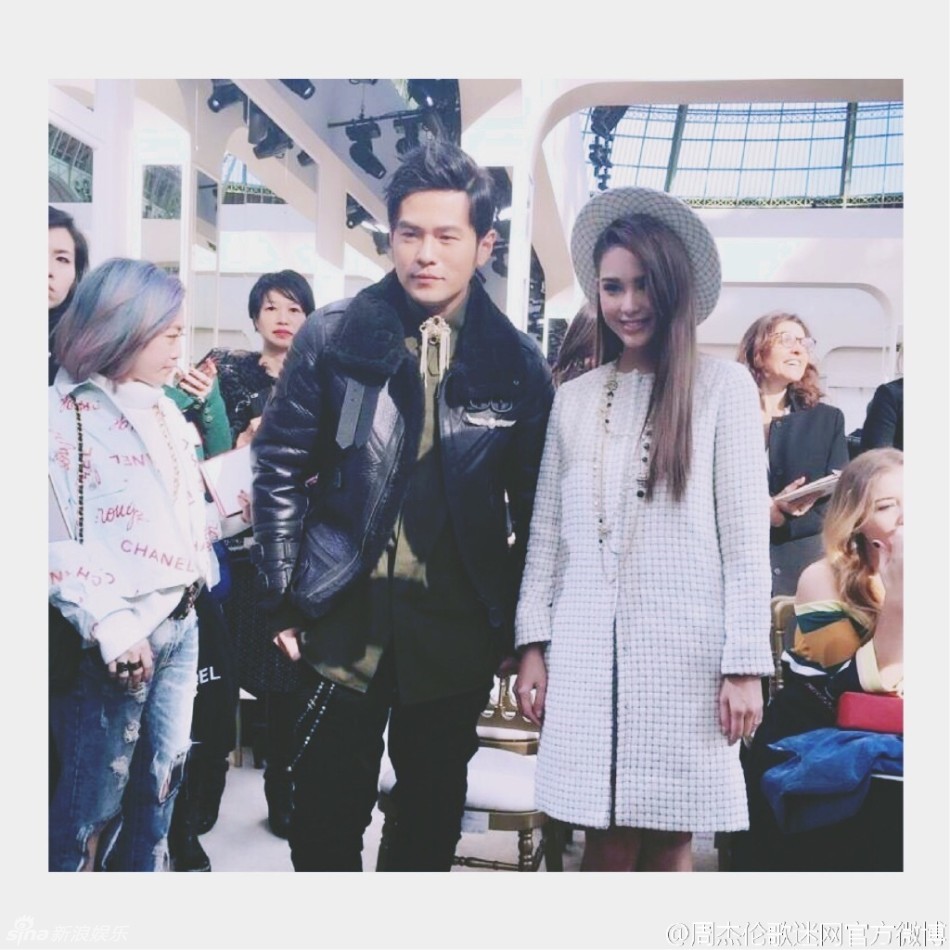 我在看:【周杰伦昆凌亲密看秀】 来自Honey红