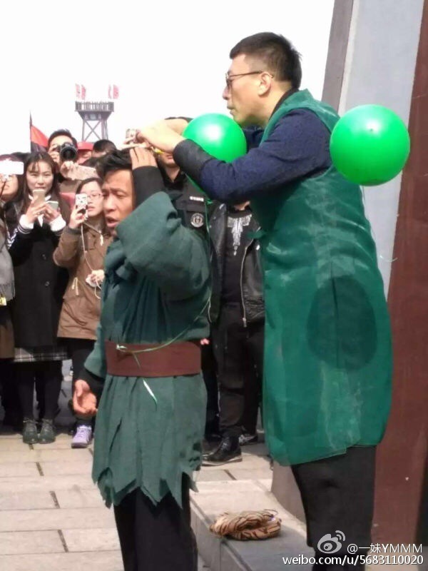 组图:极限男人帮齐穿军大衣 岳云鹏宋小宝客串