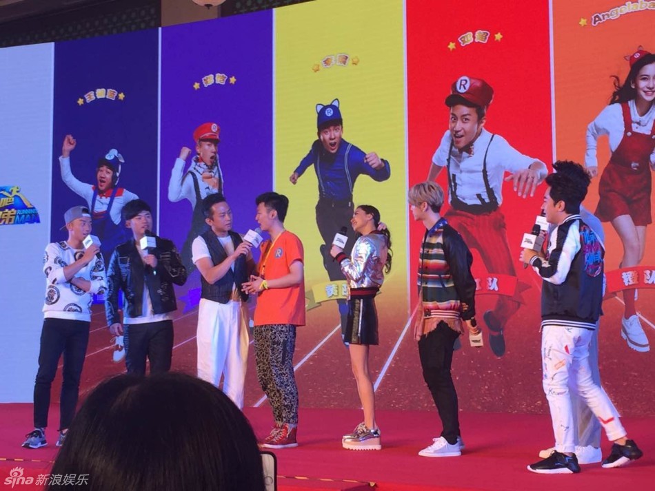 奔跑吧兄弟第4季廈門發布會現場照 鹿晗自稱容易被女嘉賓撕