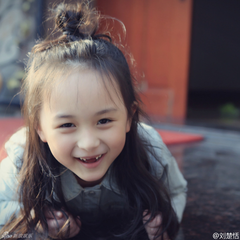 新浪娱乐讯 小芈月刘楚恬也扎丸子头了!不过是半丸子头,又称道士头.