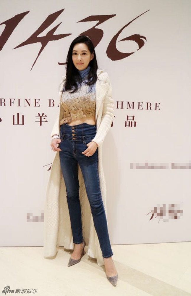 49岁孟广美秀细长诱人美腿