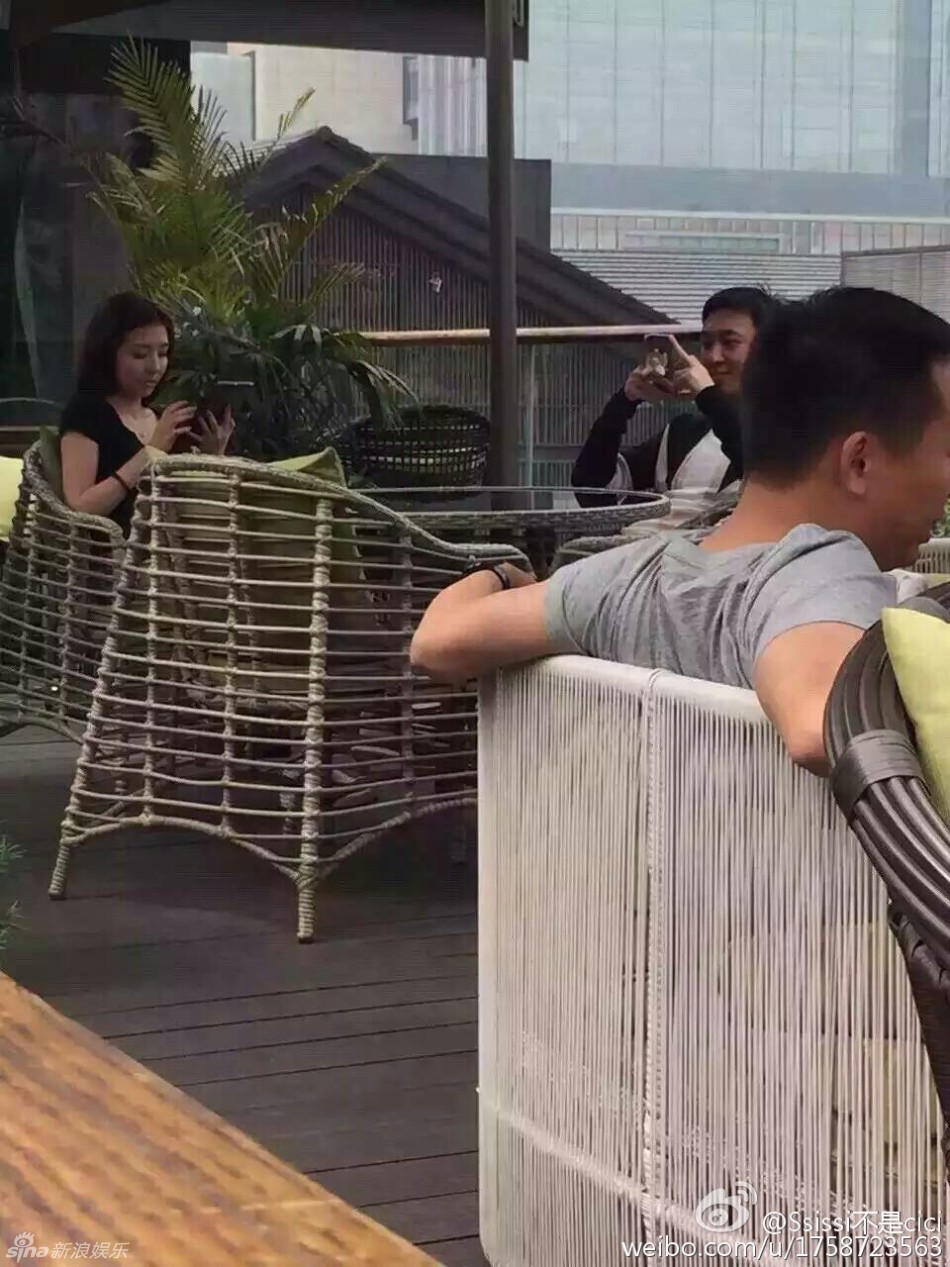 女伴名叫李惠玥,1995年生,现为北京舞蹈学院学