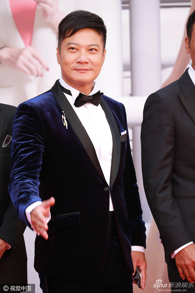 组图:钱嘉乐夫妻合体亮相 任达华帅气现身_高清图集_新浪网