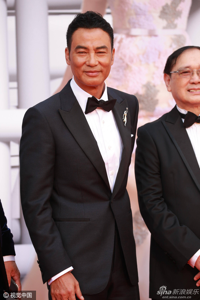 钱嘉乐夫妻合体亮相