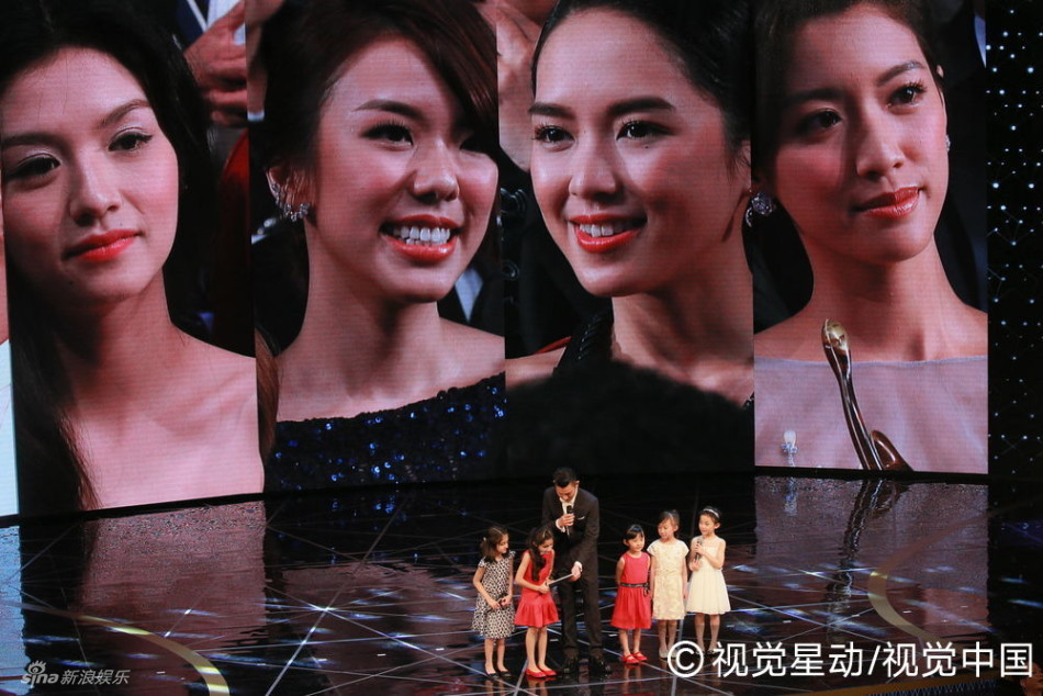 刘德华金像舞台带娃 卖萌逗乐显父爱