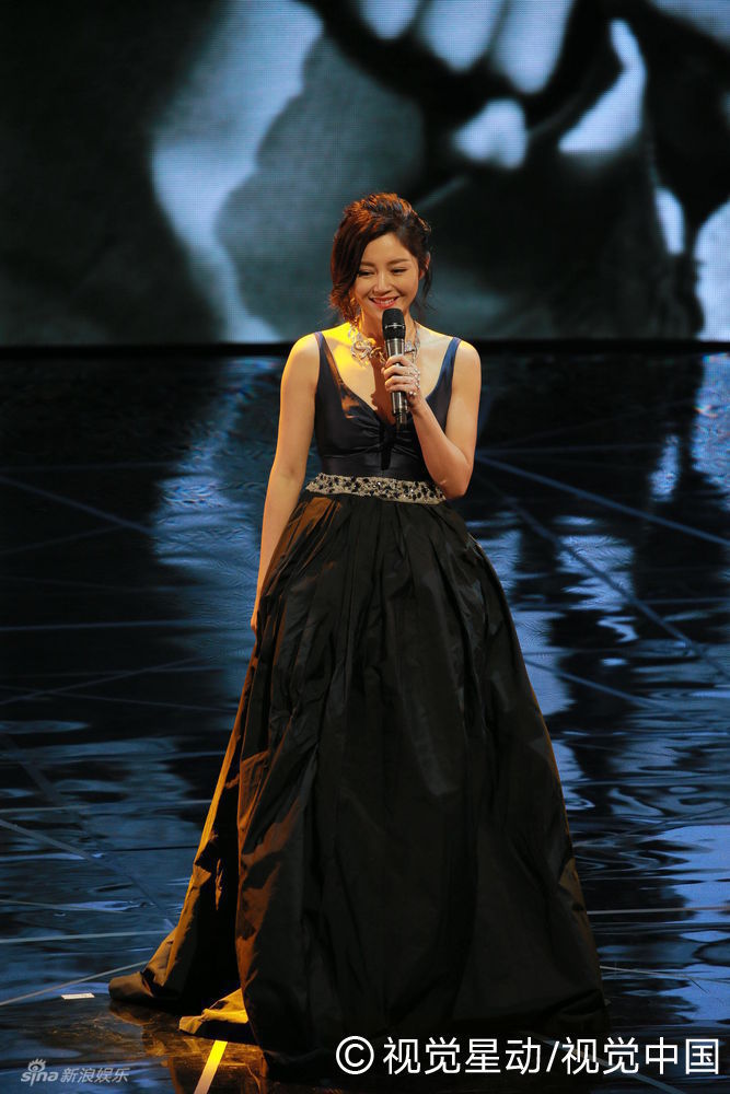 刘德华金像舞台带娃 卖萌逗乐显父爱