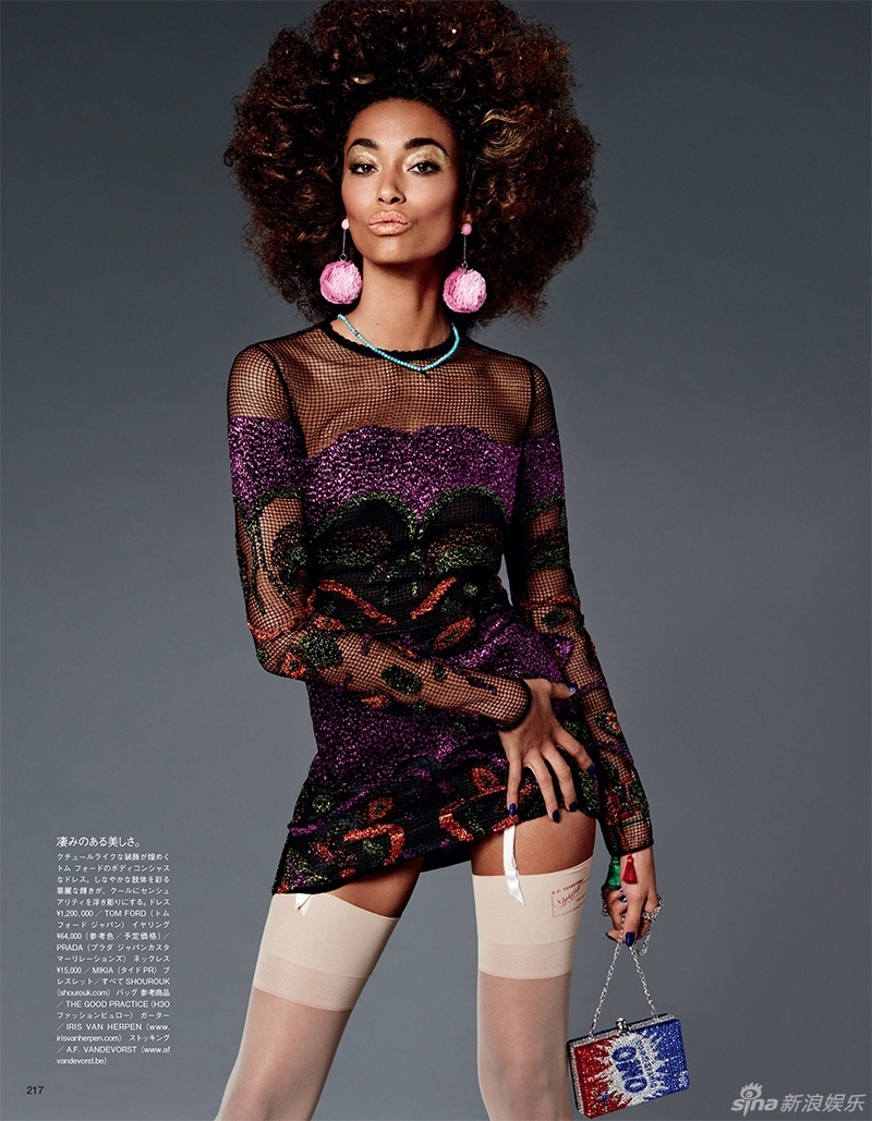 黑珍珠超模显女王气质 肉色丝袜包裹美腿[3]