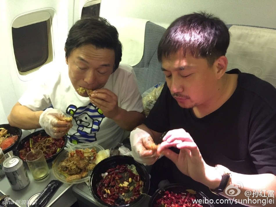 黄渤黄磊不顾形象大吃 张艺兴睡姿撩人 -- 佛山