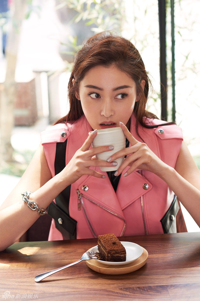 组图:张天爱最新大片 潇洒随性不失优雅娴静-中