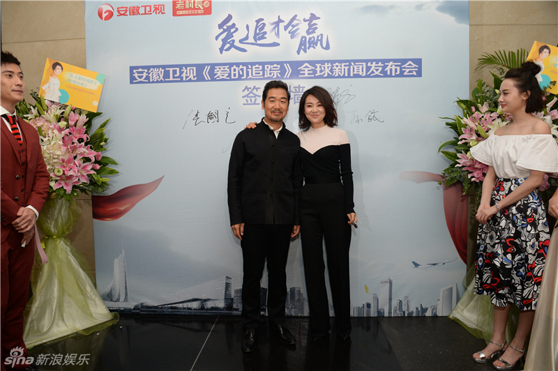 组图:粉丝狂呼"闫妮姐" 张国立:叫我姐夫_高清图集