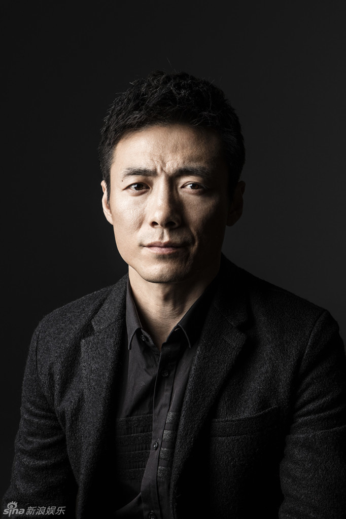 6 新浪娱乐讯 近日,实力派演员祖峰曝光了一组写真大片,照片中祖峰