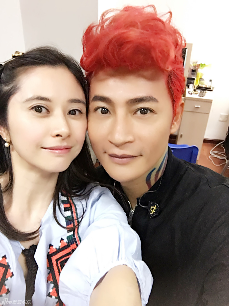 组图:何美钿助阵陈志朋演唱会 与其父母合影_高清图集_新浪网