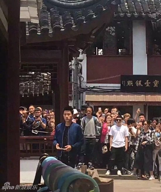 《继承人》刘恺威闹市拍戏遭路人围观