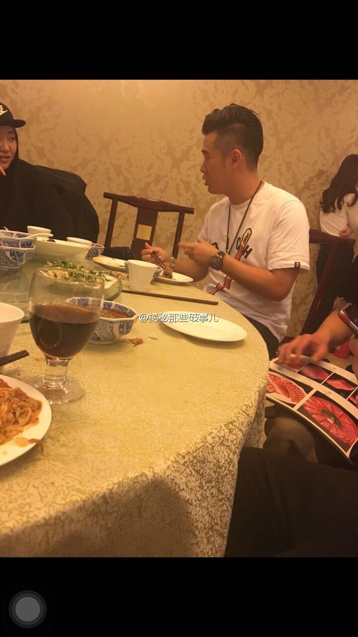组图:网曝陈赫与好友聚餐 赞张子萱是好姑娘