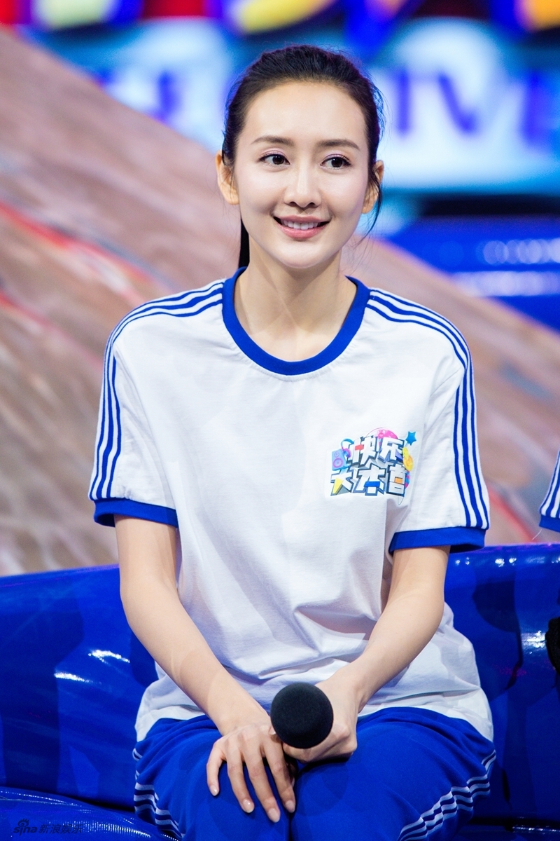 快乐大本营 王鸥 何炅 明星大侦探 谢娜 王鸥变身汪处长为何炅美甲_娱乐新闻_E993新闻