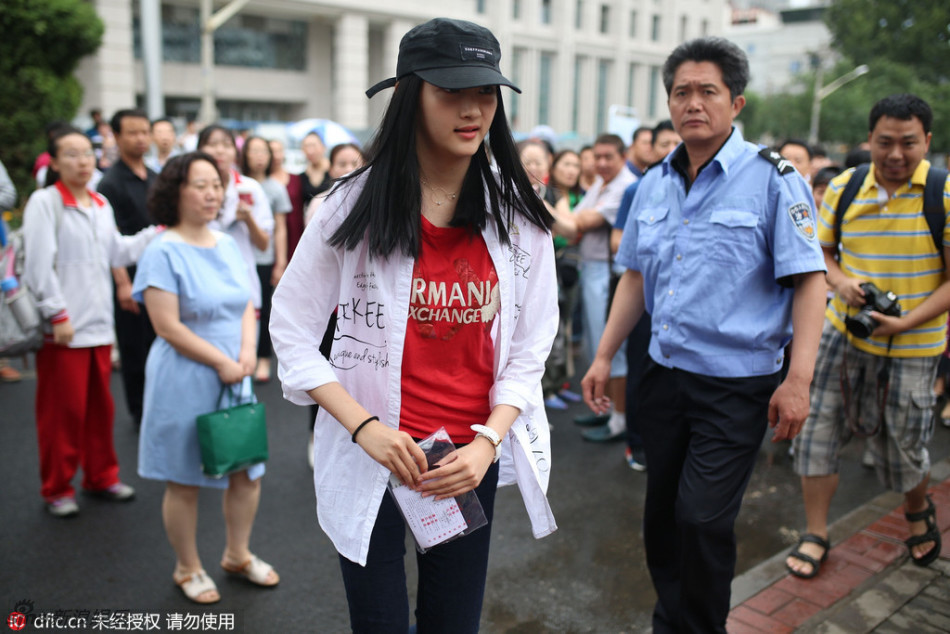 “国民闺女”关晓彤赶考 誓要考出好成绩--扬子晚报网