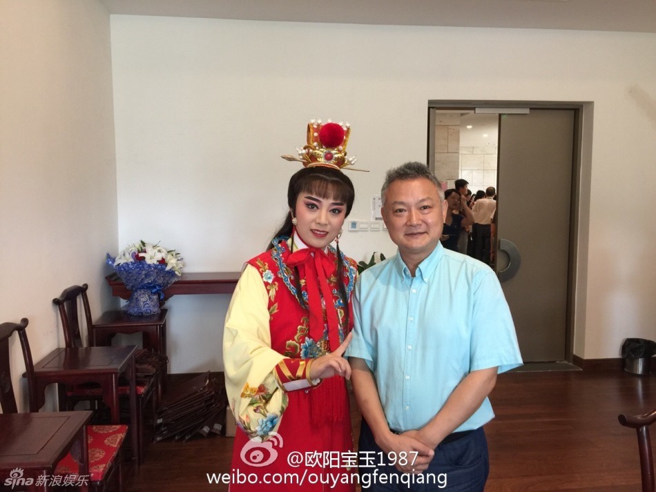 组图:53岁欧阳奋强晒近照 "贾宝玉"两鬓染白
