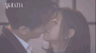 陈妍希陈晓情侣写真花絮视频GIF动图 雨中湿身热吻十分甜蜜