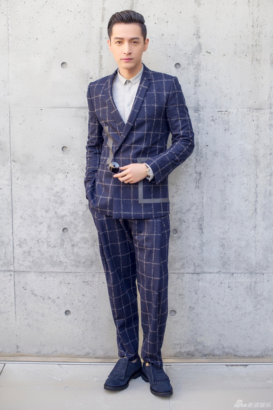 组图:胡歌亮相米兰时装周 风度翩翩帅气逼人