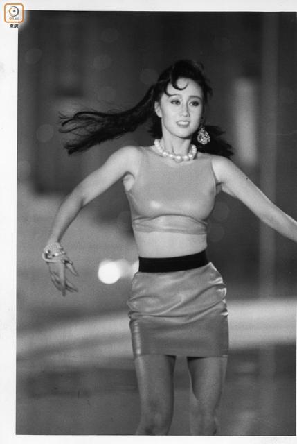 李连杰54岁妻利智保养得宜 36f美胸坚挺
