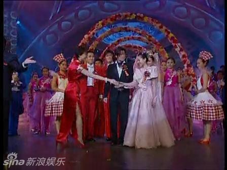 妈妈美丽的婚纱_婚纱情侣头像(2)
