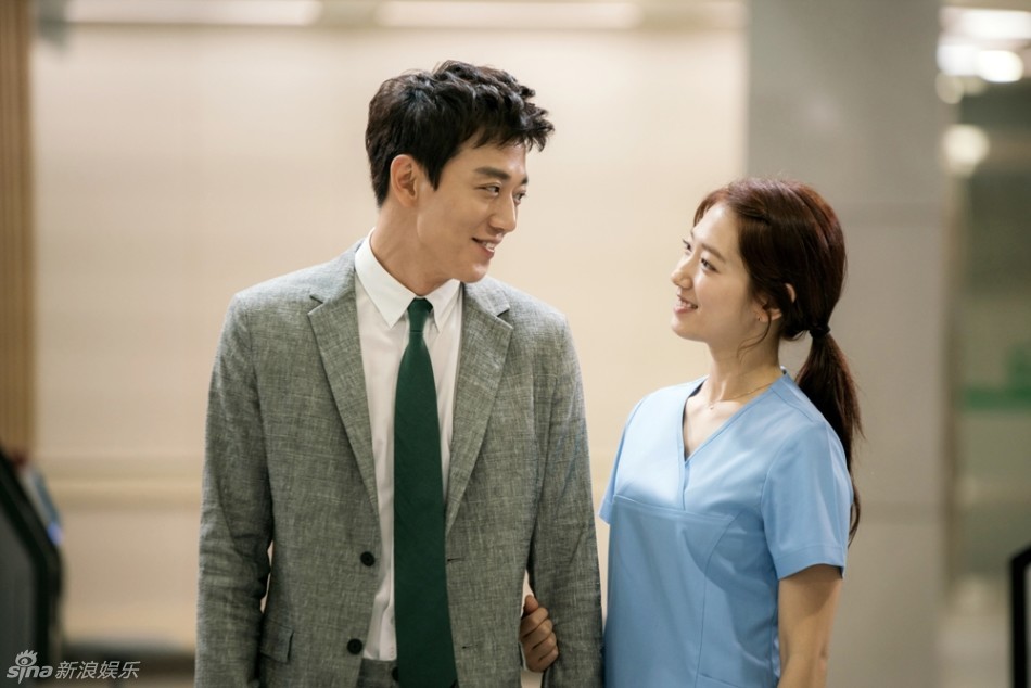 组图《doctors》花絮照 金来沅朴信惠显默契