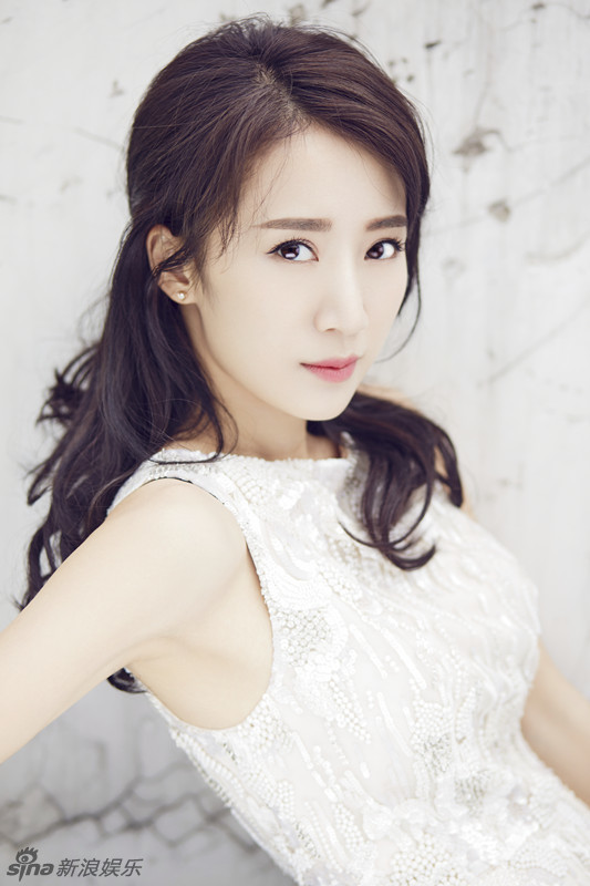组图:氧气美少女!辣妈李念衬衫蓝裙活力十足_高清图集_新浪网