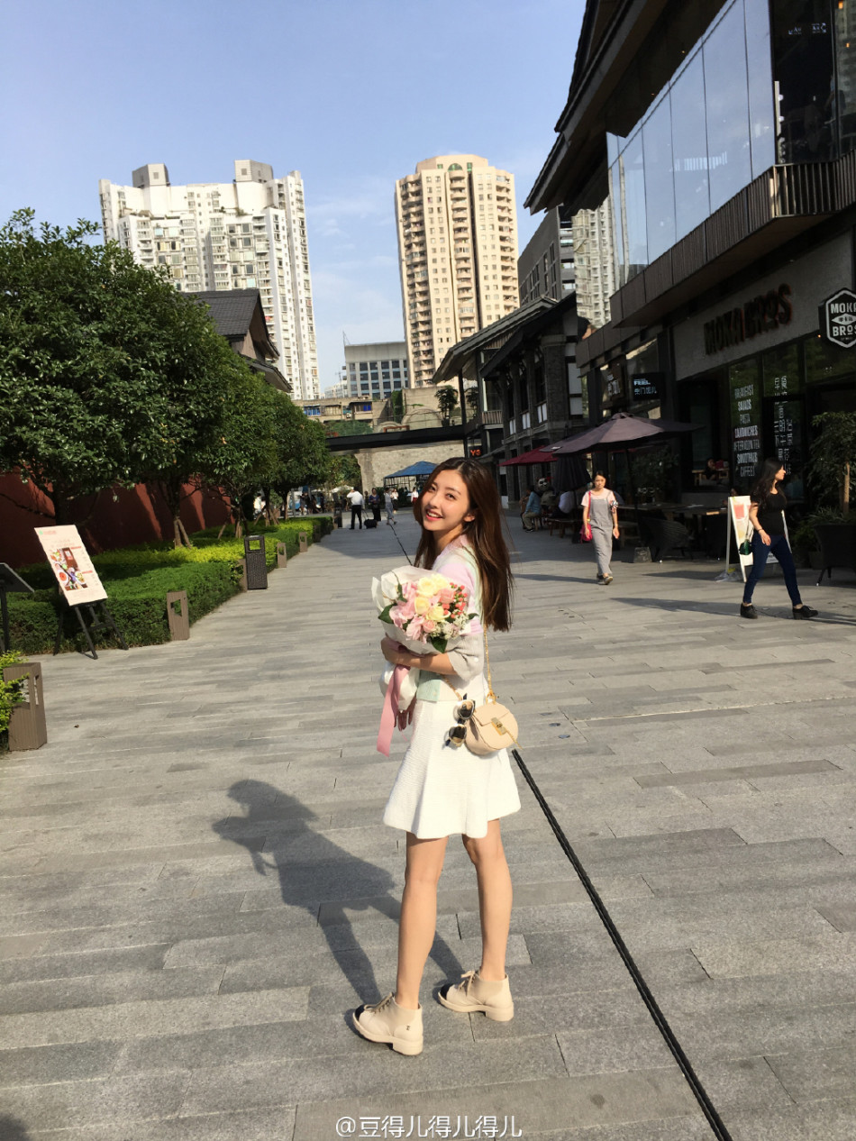 豆得儿长腿惊艳