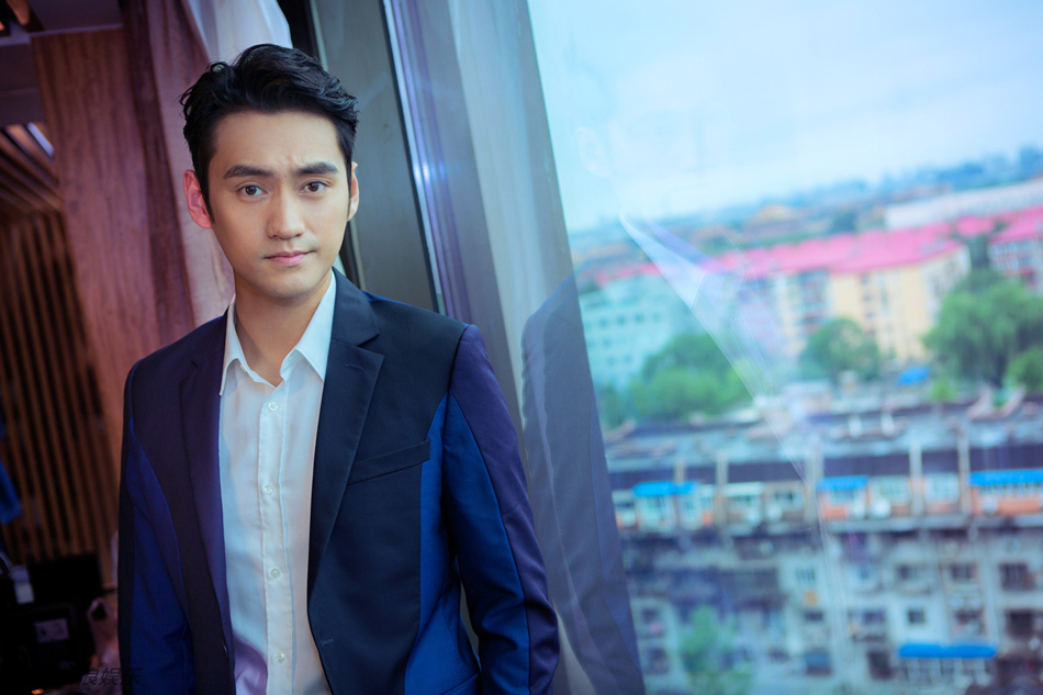 袁弘西装演绎绅士熟男风 优雅俊朗气质佳 -- 佛山E家|佛山信息网|顺德信息网|第一综合信息门户网-FSEHOME.COM