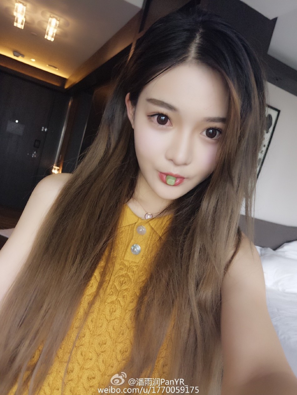 新浪娱乐讯 日前,网红@潘雨润panyr_ 晒出一组日常美照.