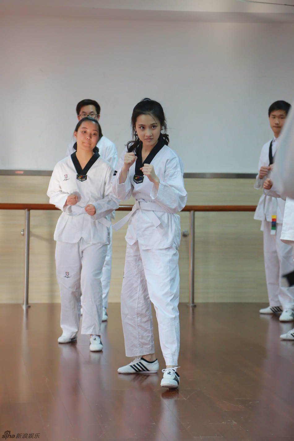 组图:张慧雯热衷跆拳道 化身"运动系少女"_高清图集_新浪网