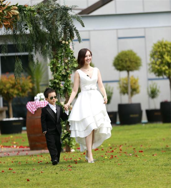 组图:王宝强发离婚声明 昔日节目恩爱瞬间回顾