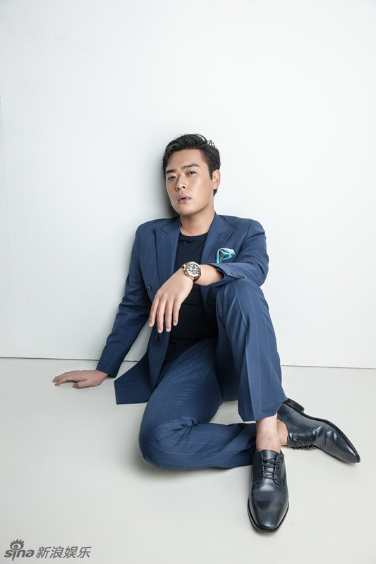 组图:张桐西装写真曝光 老干部玩转"雅痞疯"_高清图集