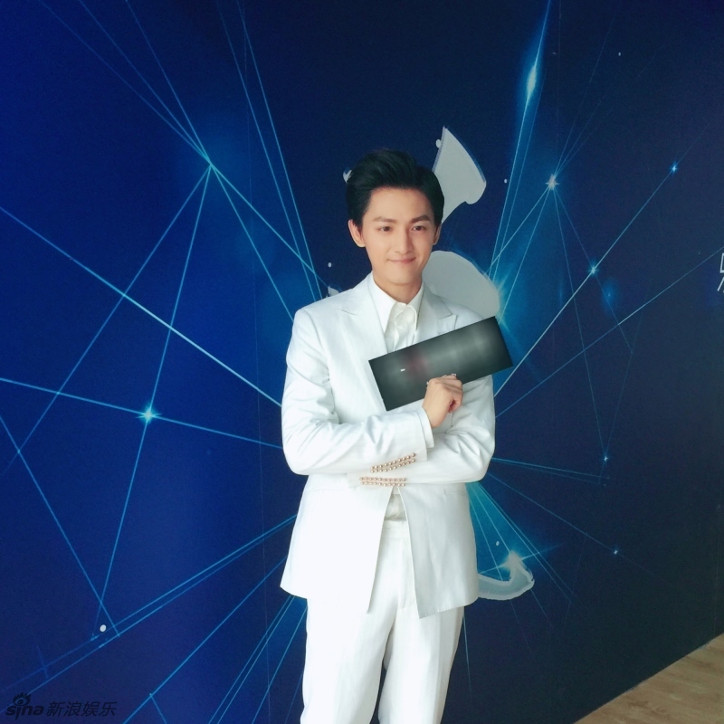 李昶