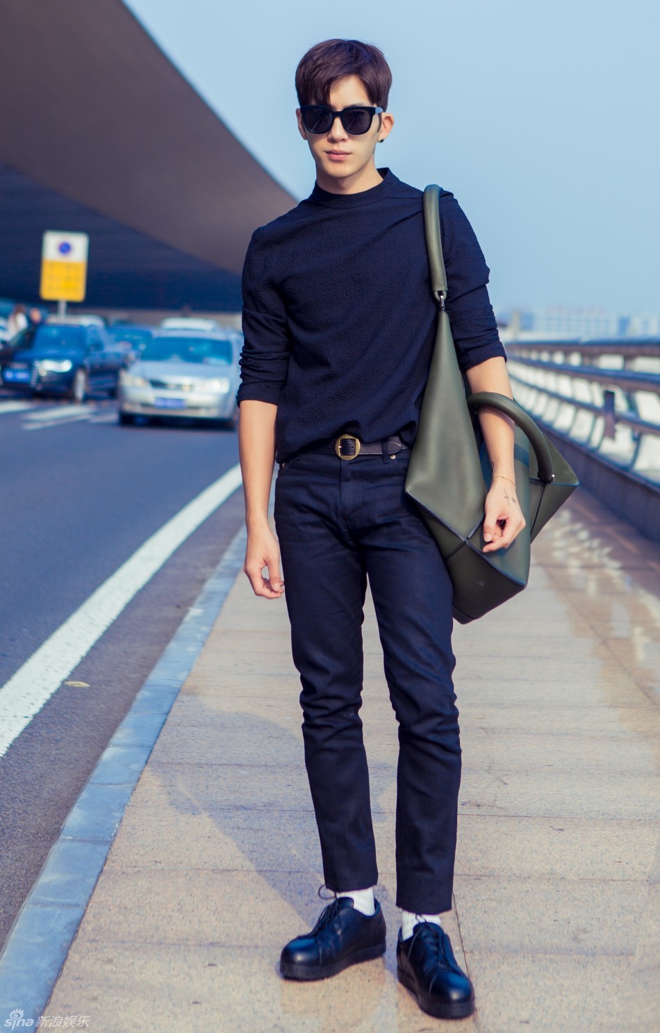 组图:坏坏惹人爱!井柏然全黑造型帅气酷炫-中国