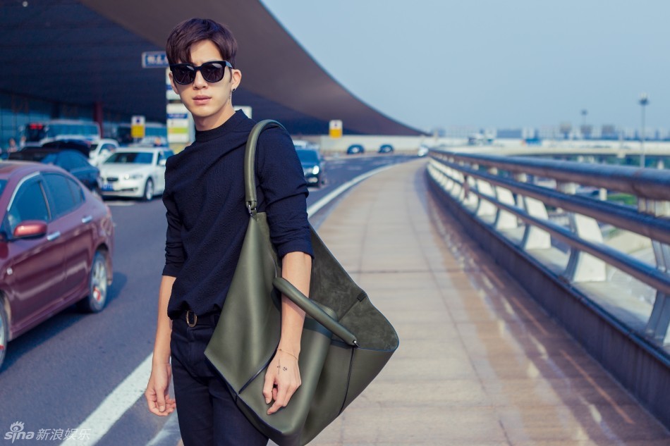 组图:坏坏惹人爱!井柏然全黑造型帅气酷炫-中国