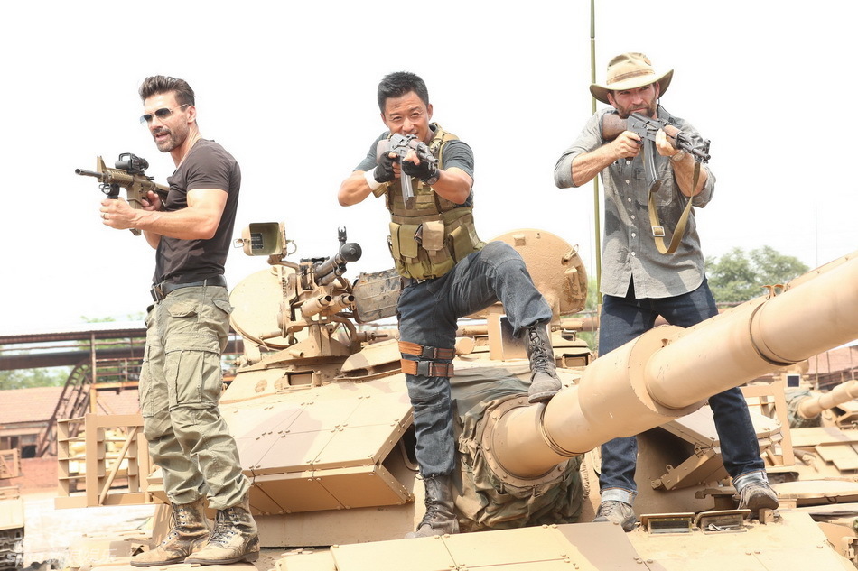 《战狼2》首次探班 吴京自称靠命吃饭|战狼2|吴