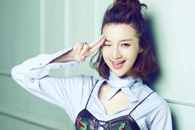 组图:郑雅文灵动可爱 嘟嘴卖萌显俏皮