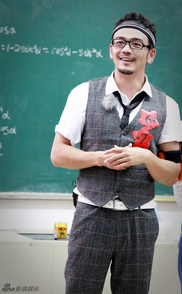 组图:"小包总"杨烁由霸道总裁秒变霸道学霸_高清图集