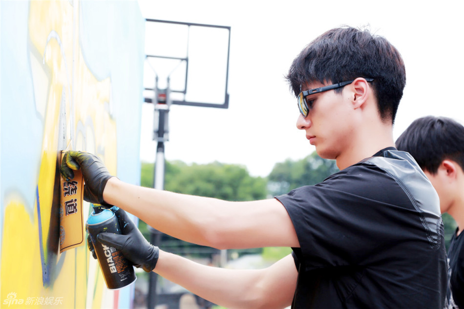 刘翔 吴建豪 刘畅 刘翔亚特兰大开嗓圆歌手梦 _