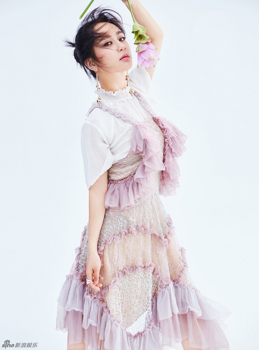 杨紫人比花娇