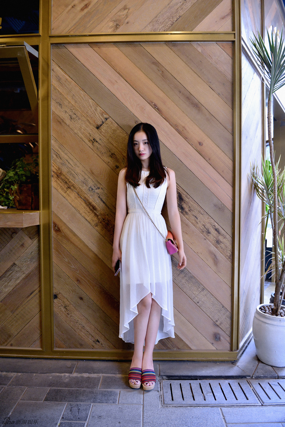 彭豆豆街拍气质如兰 氧气女孩清新迷人