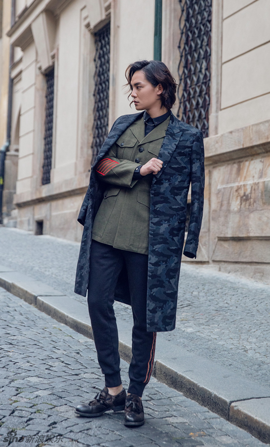 组图:妖艳美男!尹正布拉格优雅玩降服诱惑 - 娱