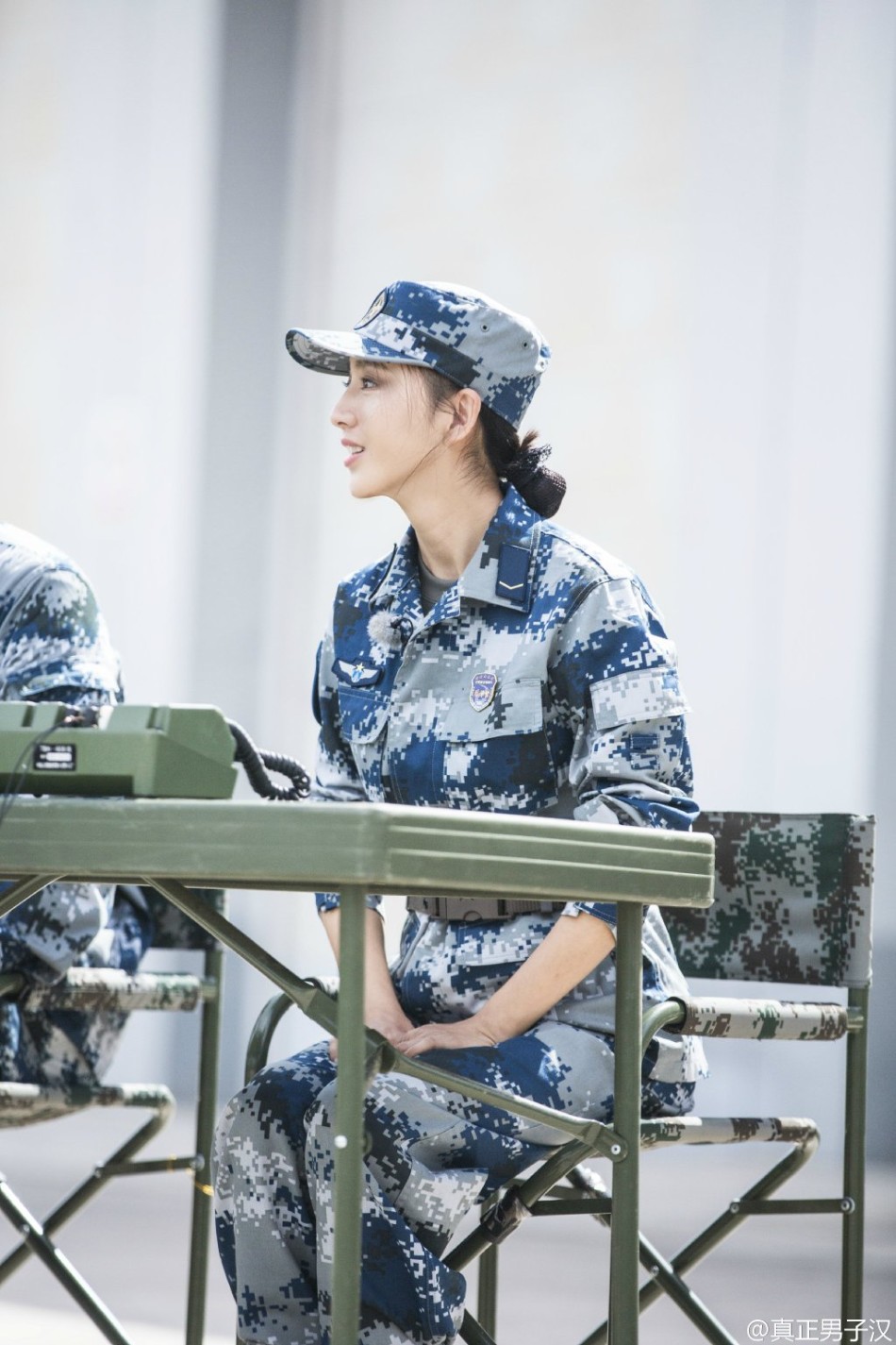 组图:孙杨霸气扛枪 佟丽娅杨幂戎装变身女汉子